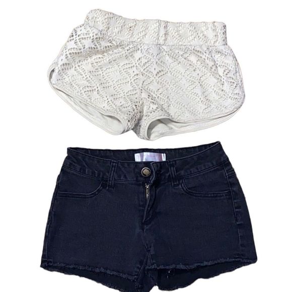 No Boundaries Pants - 2/pairs of shorts size XS/1